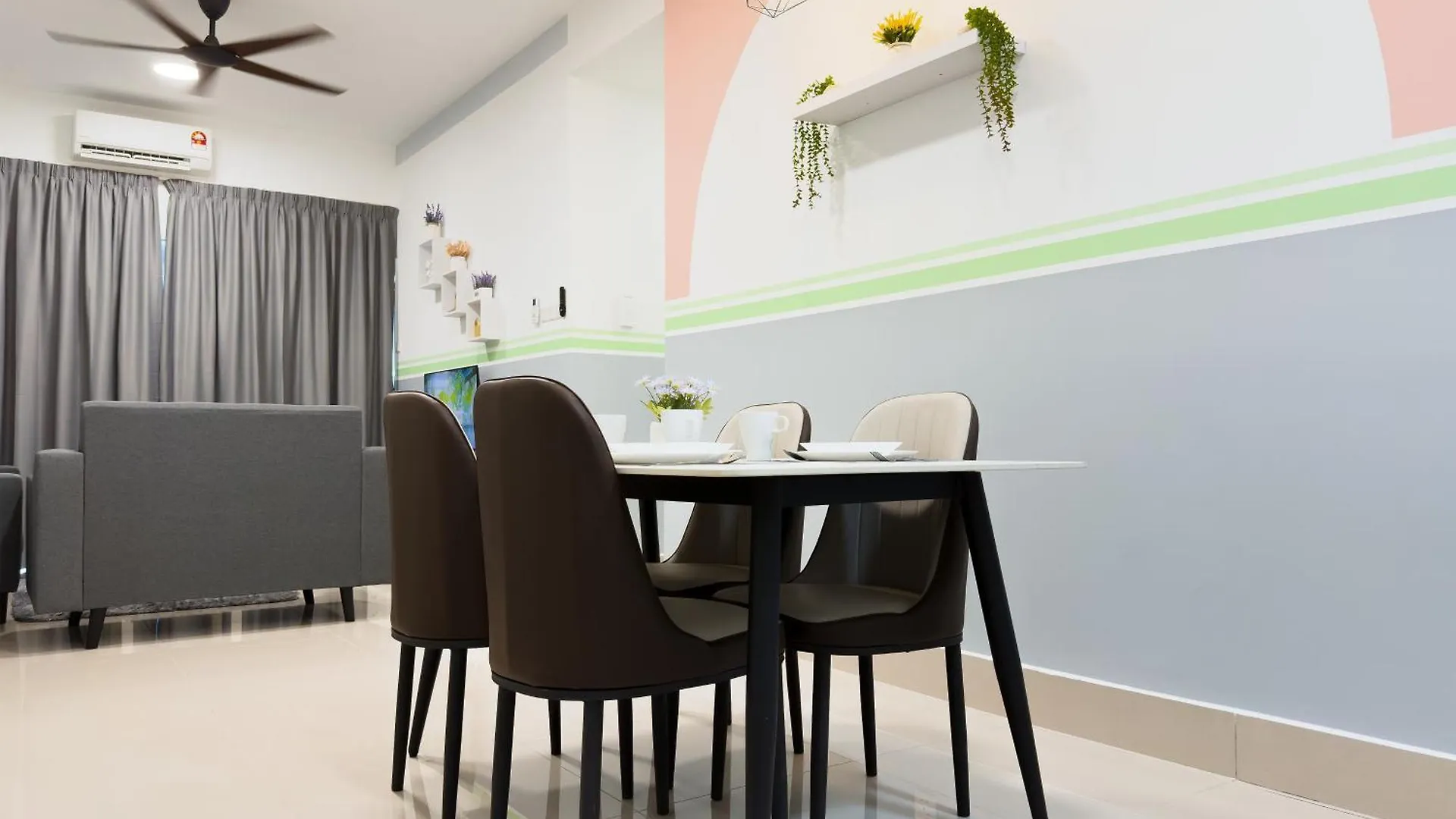 Cozy 2-Bed Retreat - F&B Mart - Chan Sow Lin Kuala Lumpur Malesia