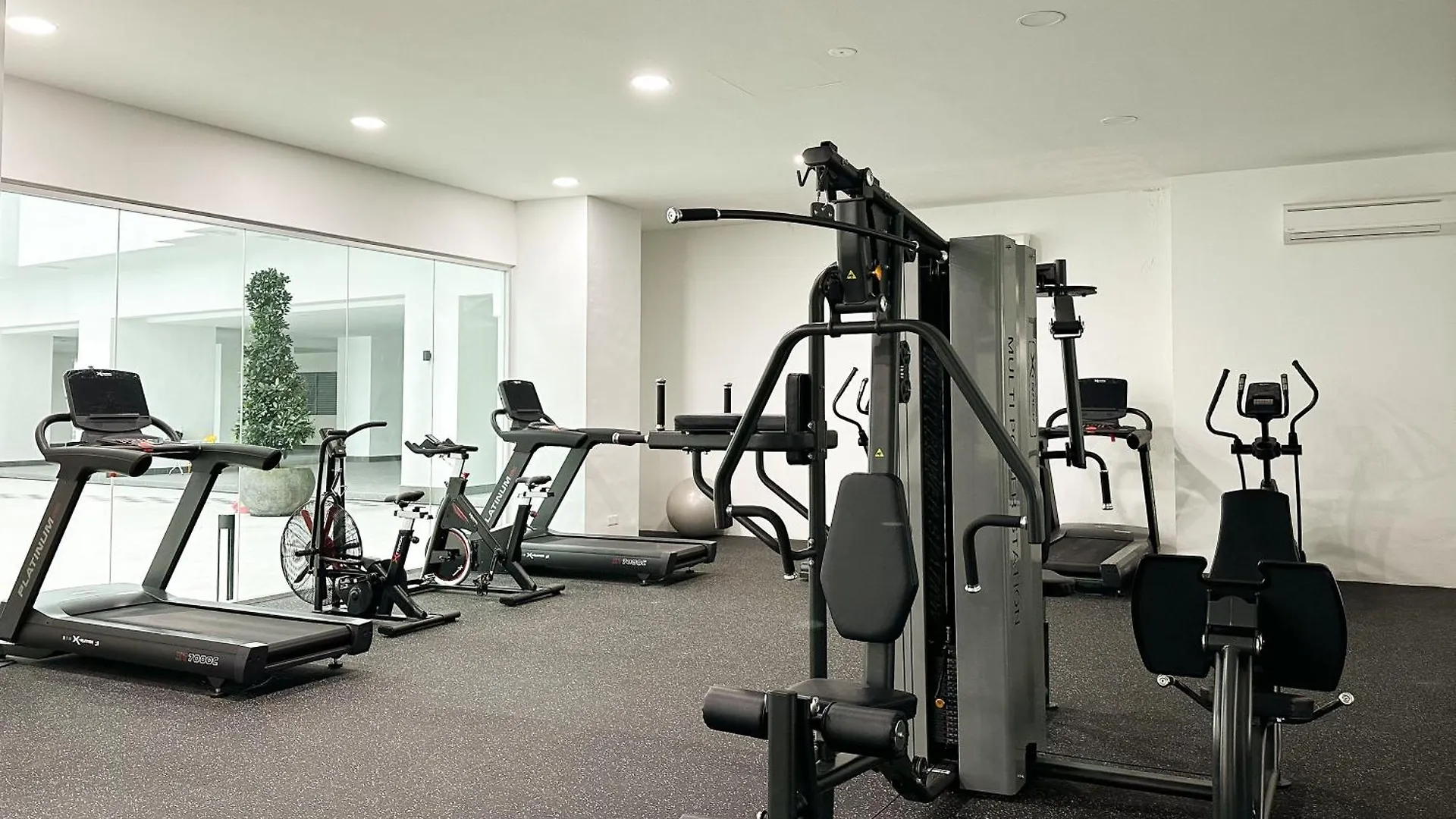 Cozy 2-Bed Retreat - F&B Mart - Chan Sow Lin Kuala Lumpur